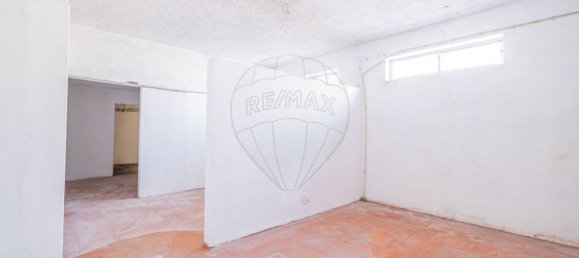 168m² Commercial property in Moita, Portugal No. 348638 11