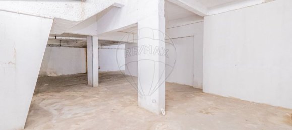 168m² Commercial property in Moita, Portugal No. 348638 24