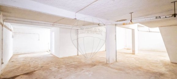 168m² Commercial property in Moita, Portugal No. 348638 13