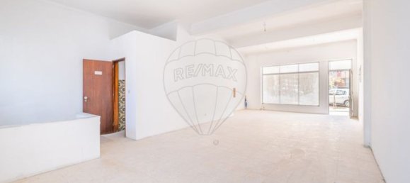 168m² Commercial property in Moita, Portugal No. 348638 7