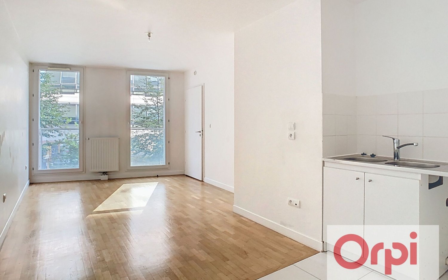 2 rooms Apartment in Issy-les-Moulineaux, France No. 337571