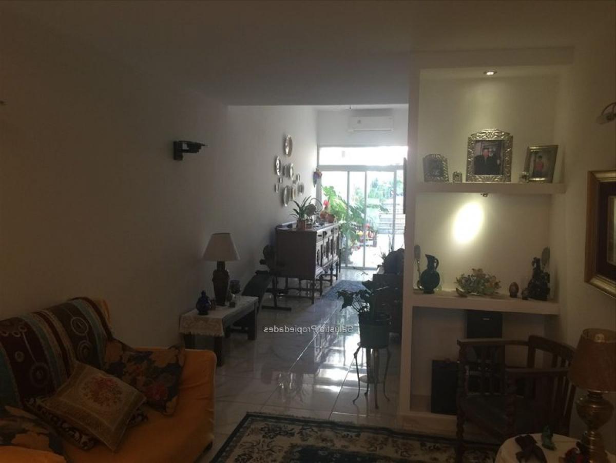 5 bedrooms House in Montevideo, Uruguay No. 5598