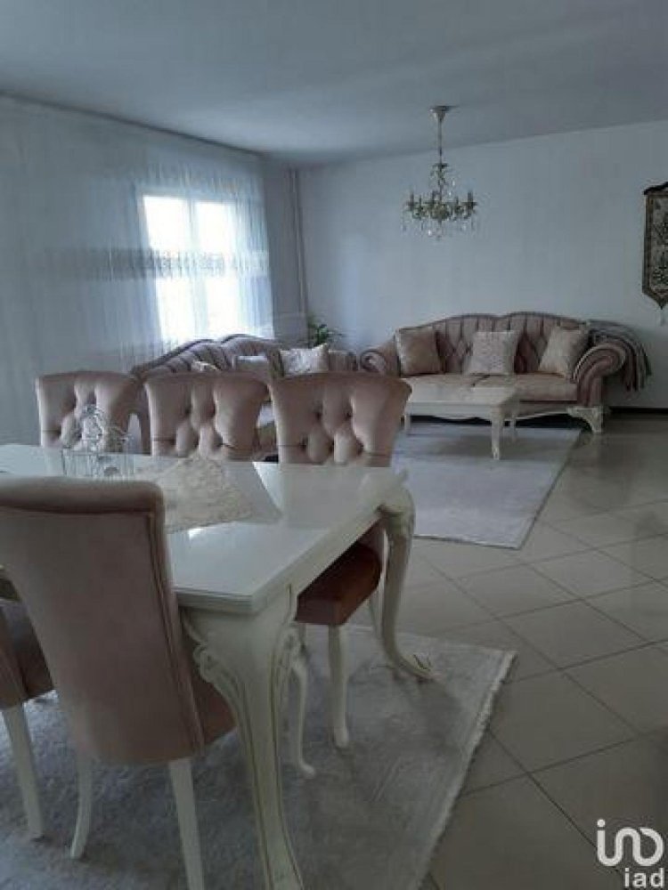 4 bedrooms House in Reims, France No. 30608