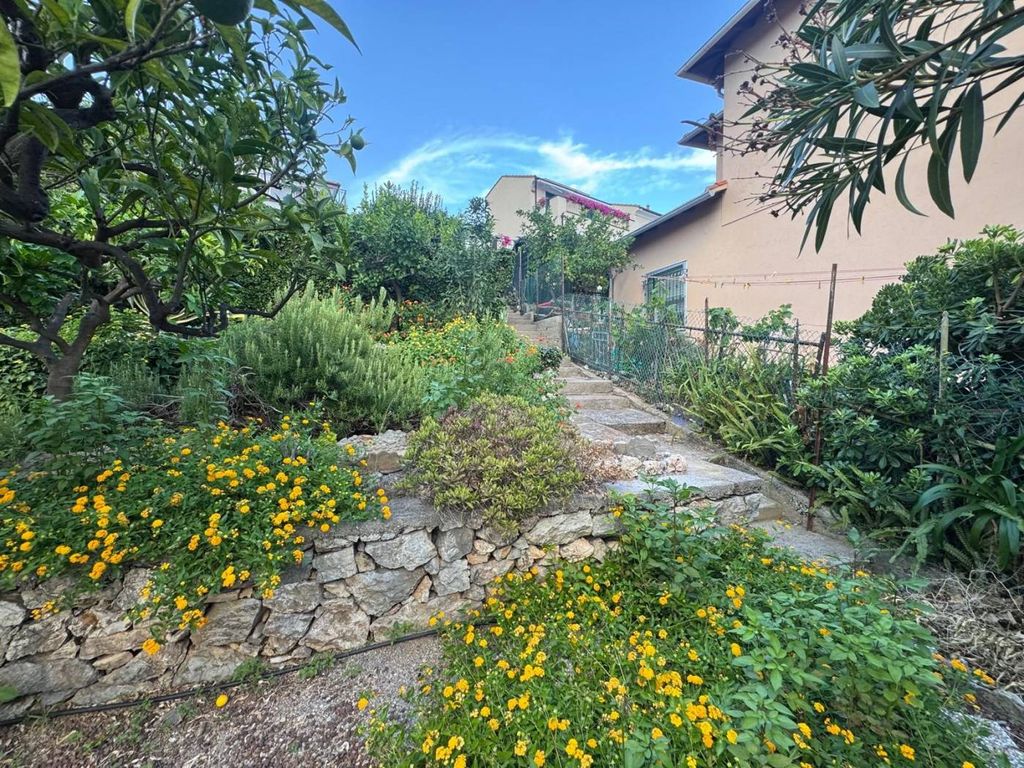 3 غرف نوم فيلا في Borgio Verezzi, Italy رقم 334966