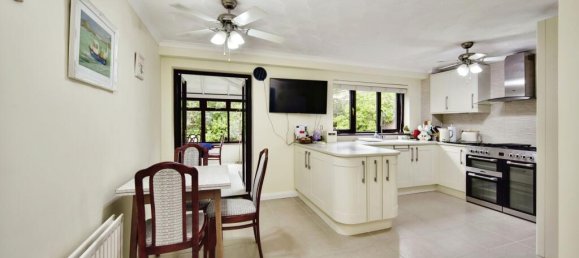 4 bedrooms House in Chatham, United Kingdom No. 10484 23