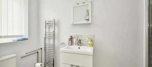 4 bedrooms House in Chatham, United Kingdom No. 10484 34