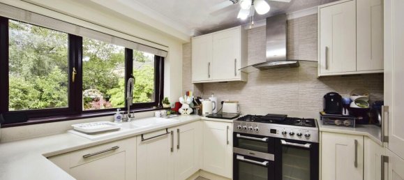 4 bedrooms House in Chatham, United Kingdom No. 10484 2