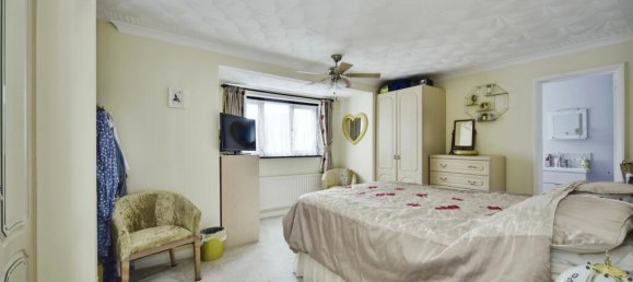 4 bedrooms House in Chatham, United Kingdom No. 10484 12