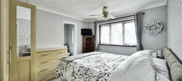 4 bedrooms House in Chatham, United Kingdom No. 10484 18