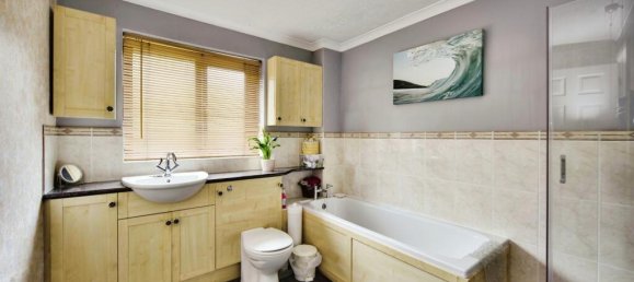 4 bedrooms House in Chatham, United Kingdom No. 10484 38