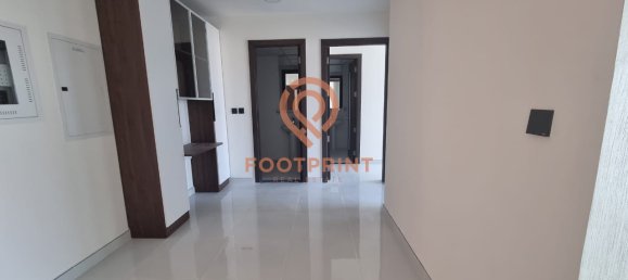 Apartamento de 2 dormitorios en International City, UAE No. 24360 15