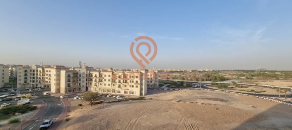 Apartamento de 2 dormitorios en International City, UAE No. 24360 12