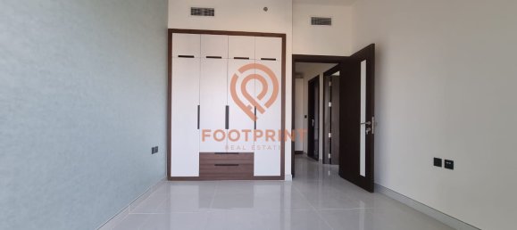 Apartamento de 2 dormitorios en International City, UAE No. 24360 3