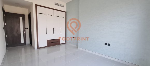 Apartamento de 2 dormitorios en International City, UAE No. 24360 4