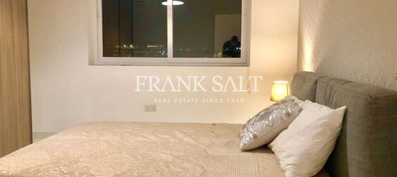 3 bedrooms Penthouse in Gzira, Malta No. 1241 10