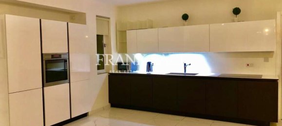 3 bedrooms Penthouse in Gzira, Malta No. 1241 6