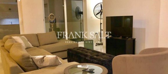 3 bedrooms Penthouse in Gzira, Malta No. 1241 4