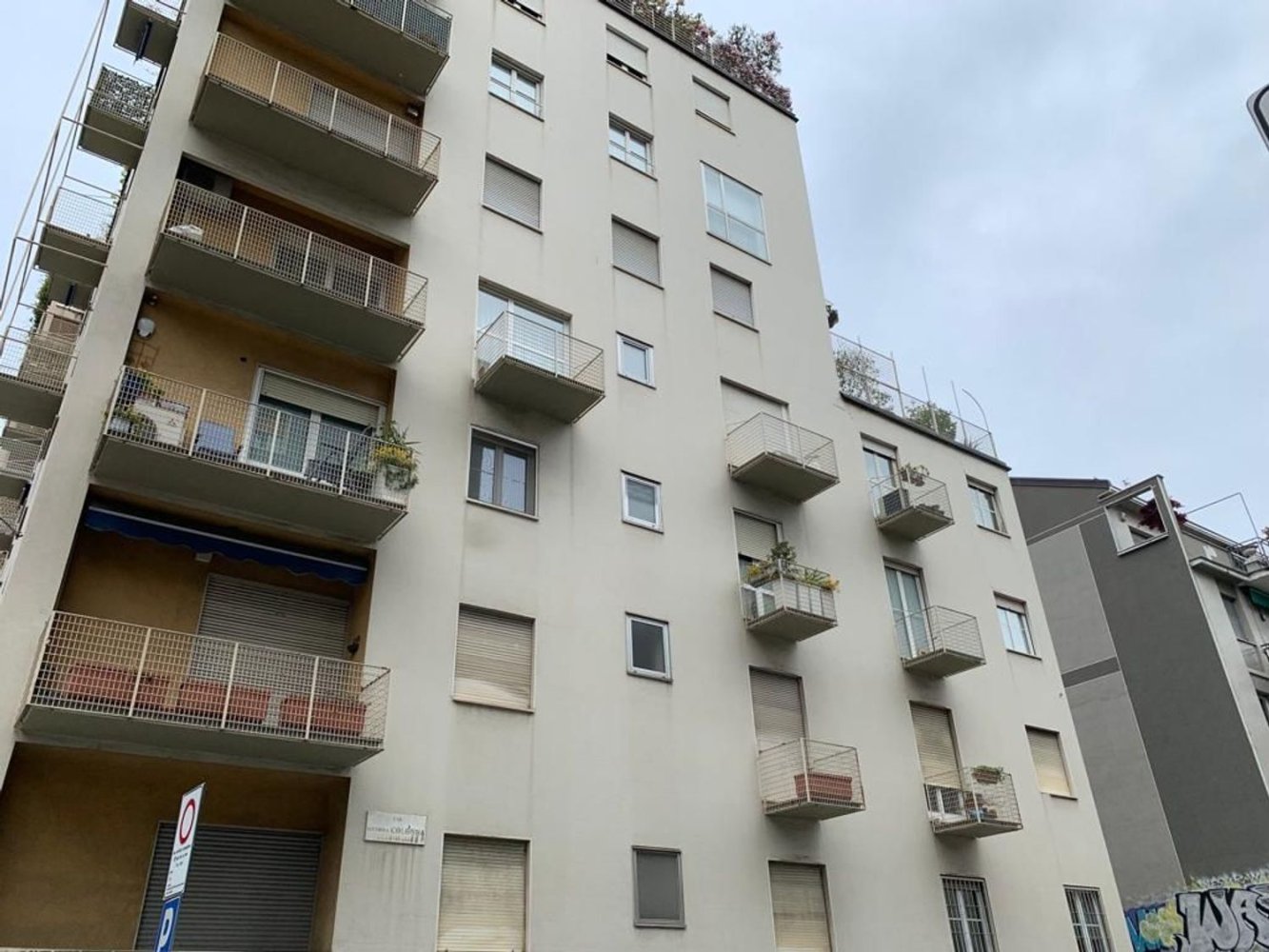 3 rooms Apartment in Milan, Italy No. 262275