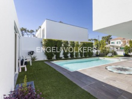 6 bedrooms House in Almada, Portugal No. 13997