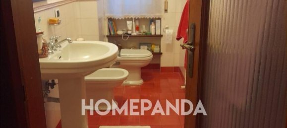 8-salle Appartement à Portici, Italy No. 120296 6