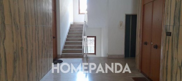 8-salle Appartement à Portici, Italy No. 120296 2