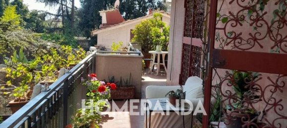 8-salle Appartement à Portici, Italy No. 120296 11