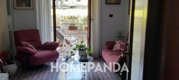 8-salle Appartement à Portici, Italy No. 120296 3