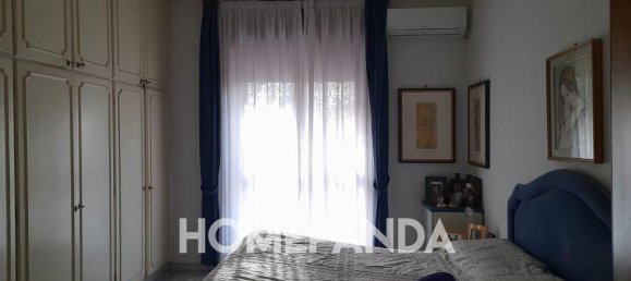 8-salle Appartement à Portici, Italy No. 120296 4