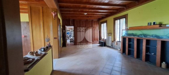 2 bedrooms Villa in San Benedetto Po, Italy No. 353793 3