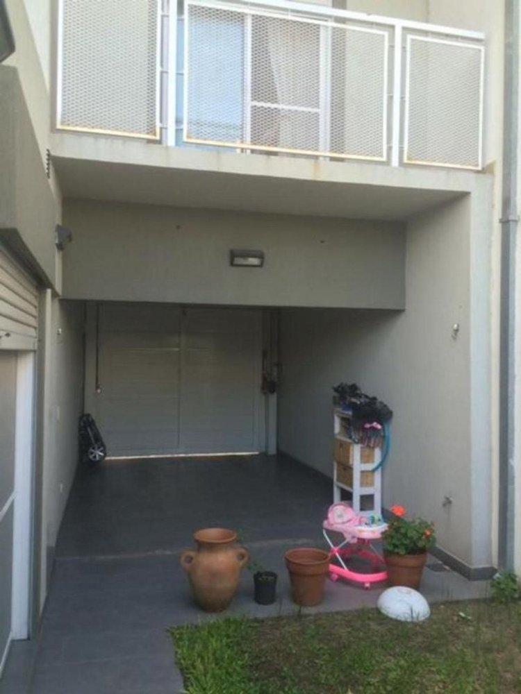 2 bedrooms House in Quilmes, Argentina No. 81637