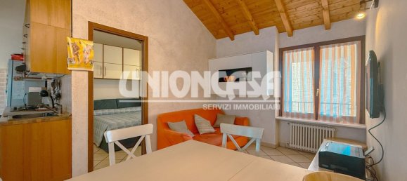 3 rooms Apartment in Fenegrò, Italy No. 263015 4