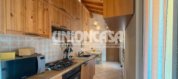 3 rooms Apartment in Fenegrò, Italy No. 263015 8