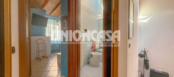 3 rooms Apartment in Fenegrò, Italy No. 263015 9