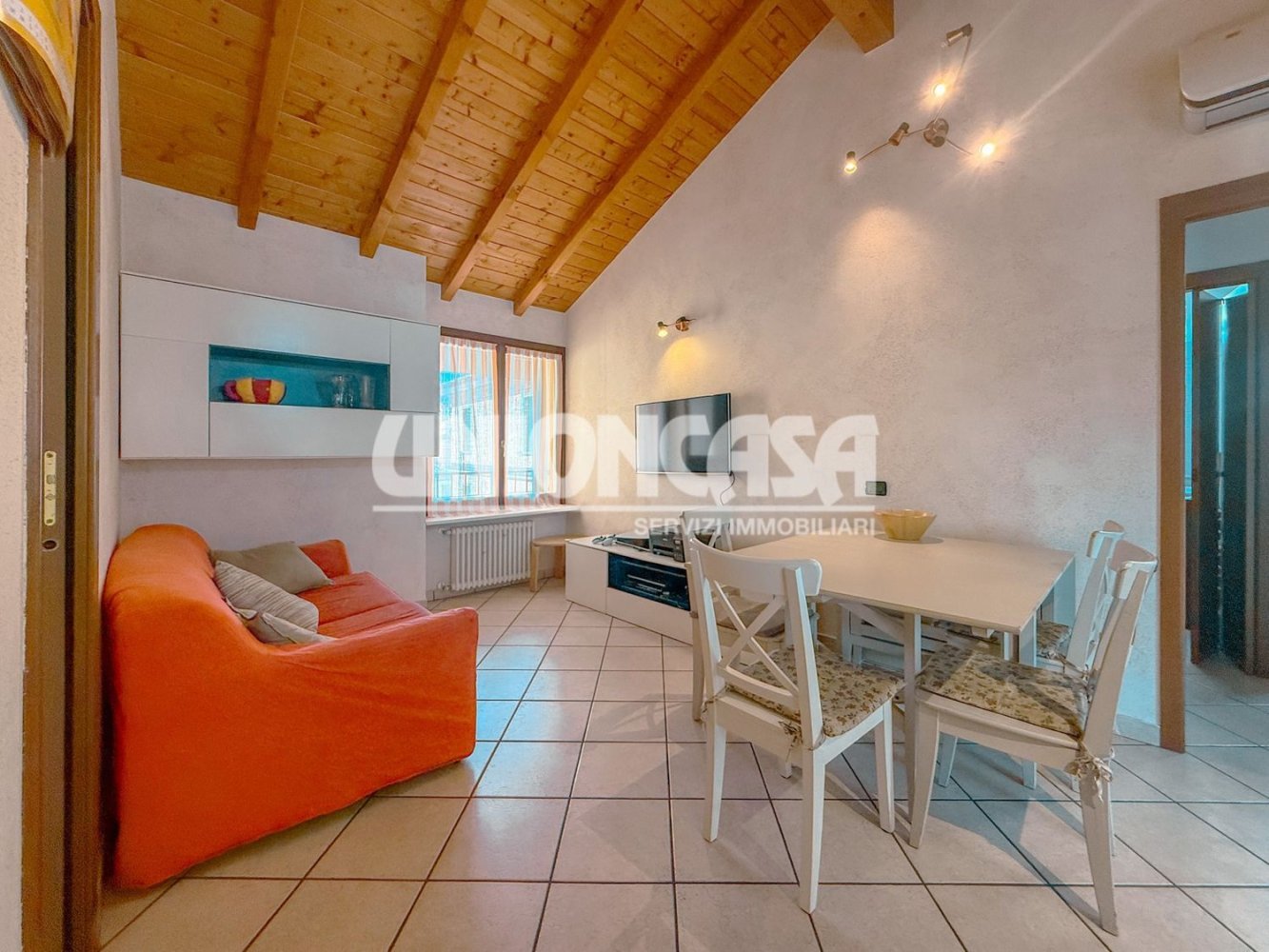 3 rooms Apartment in Fenegrò, Italy No. 263015