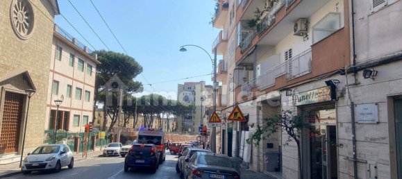 1 room Commercial property in Naples, Italy No. 285354 3
