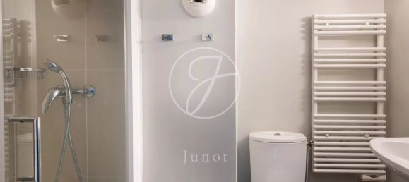 1 bedroom Duplex in Paris, France No. 185665 9