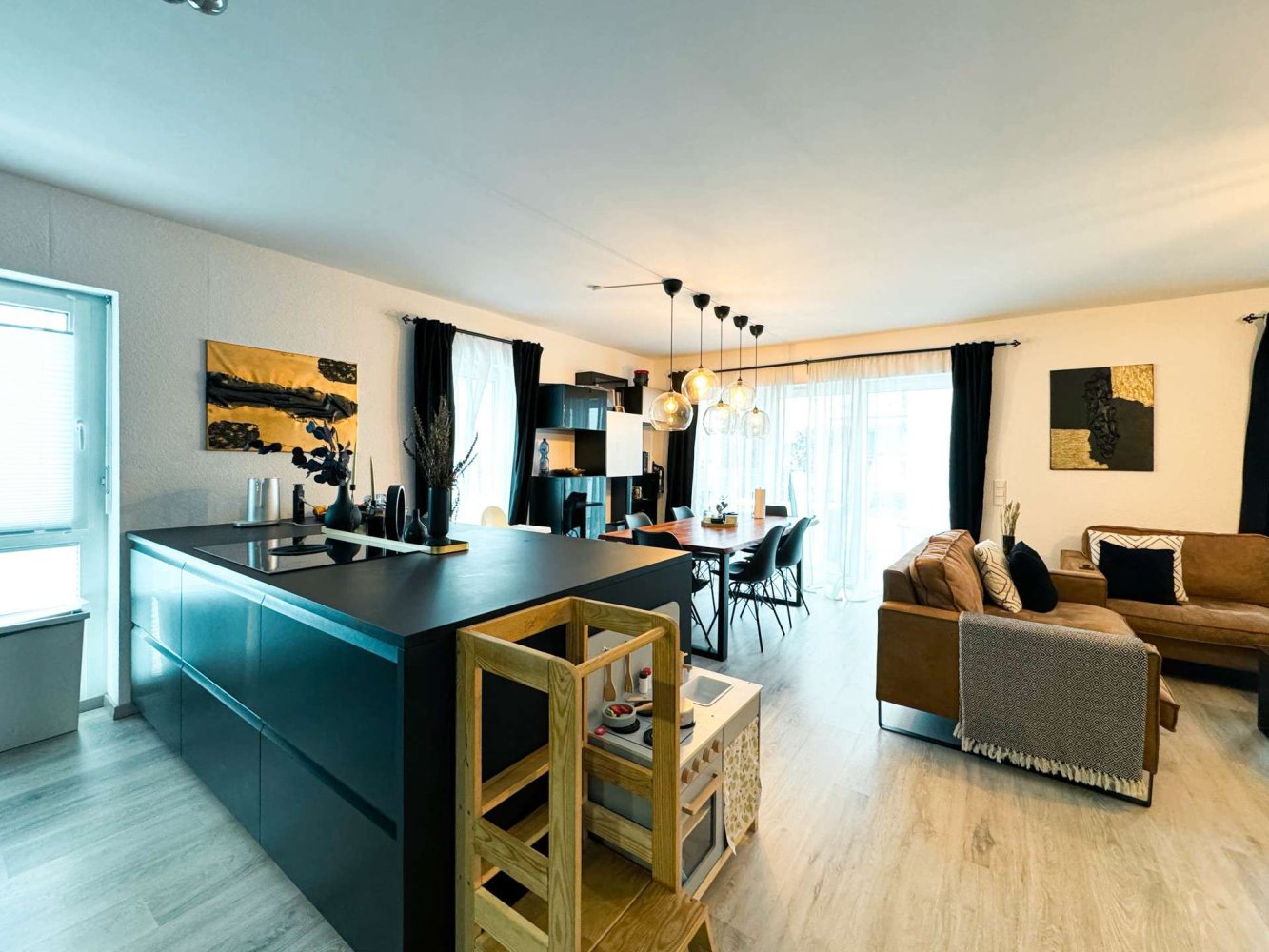 Apartamento de 3 dormitorios en Offenbach, Germany No. 213702