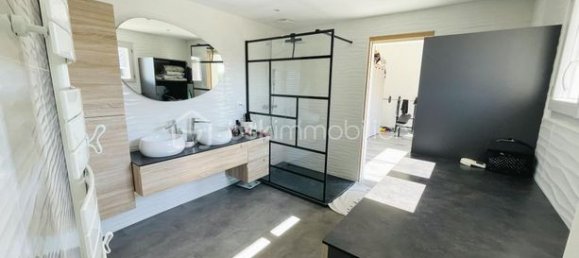 4 bedrooms House in Seine-Maritime, France No. 359848 9