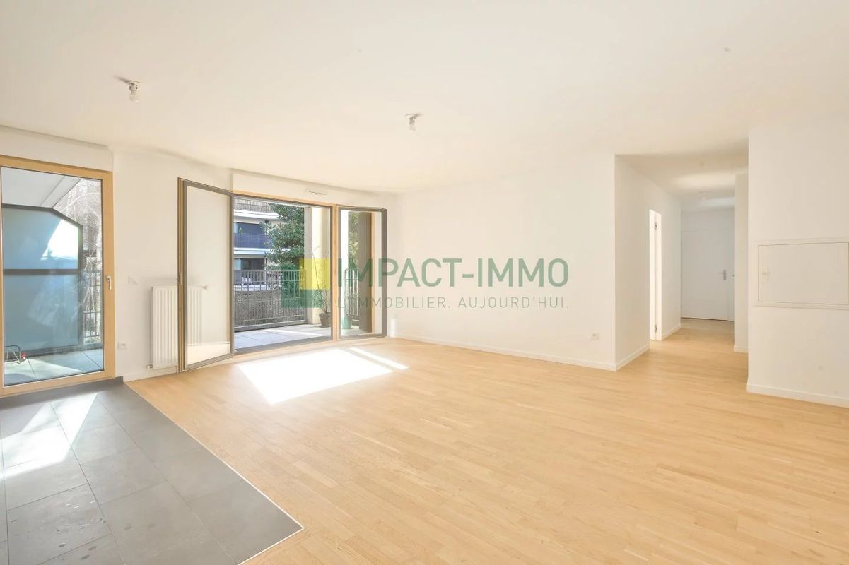 Apartamento de 2 dormitorios en Clichy, France No. 116023