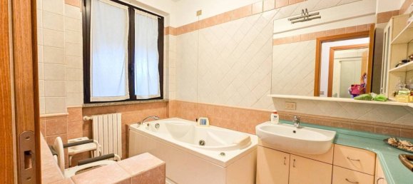 4 Schlafzimmer Wohnung in Buccinasco, Italy, Nr. 338805 2