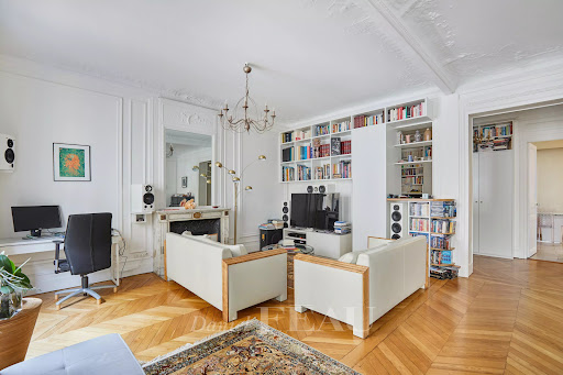 3 bedrooms Apartment in Paris, France No. 161998