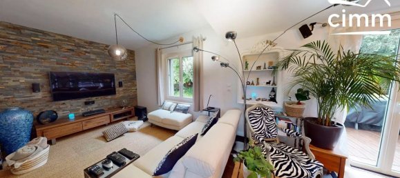 4 bedrooms Villa in Orleans, France No. 329983 2