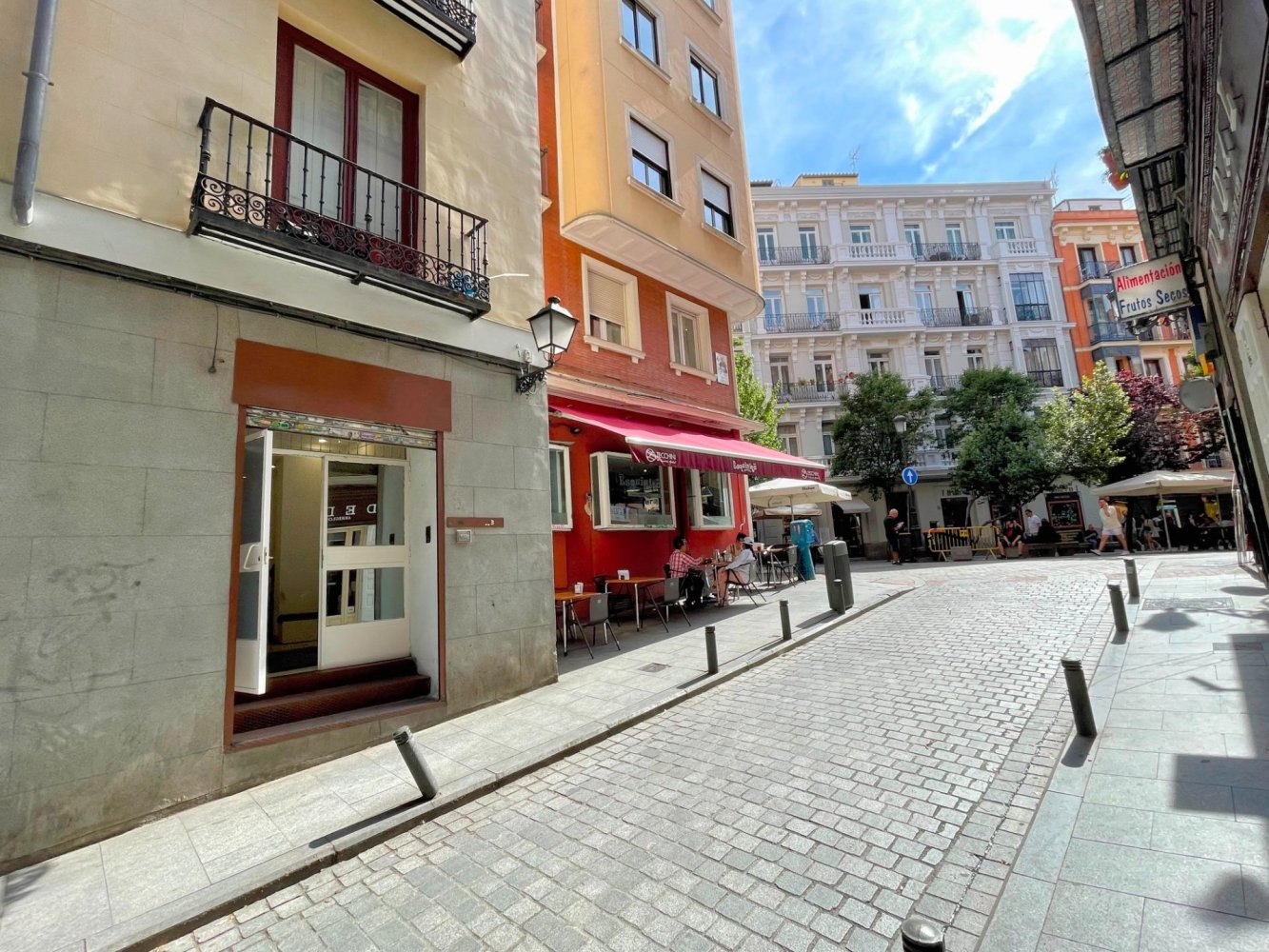  Commercial property in Madrid, Spain No. 187059