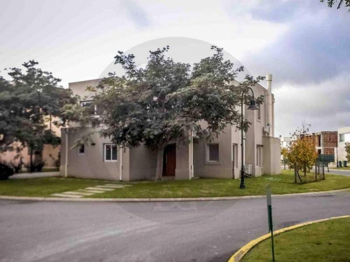 4 bedrooms House in Tigre, Argentina No. 13704