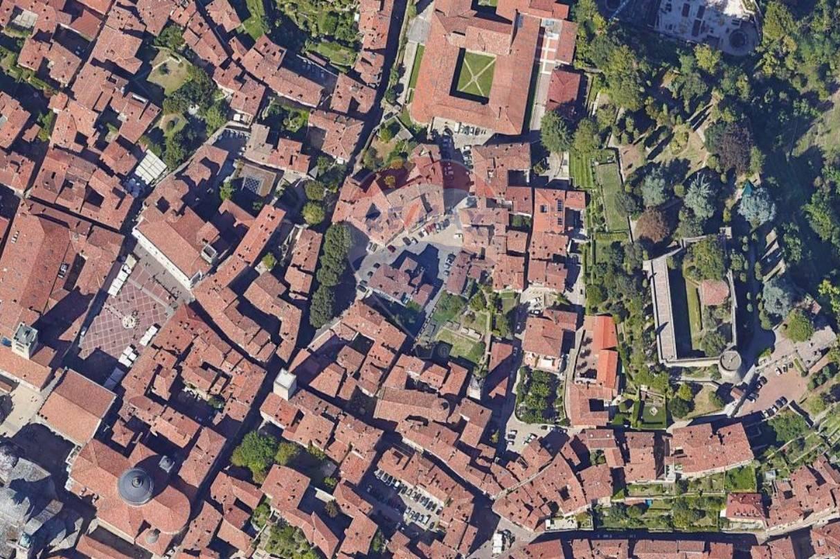 1 room Garage in Bergamo, Italy No. 161718