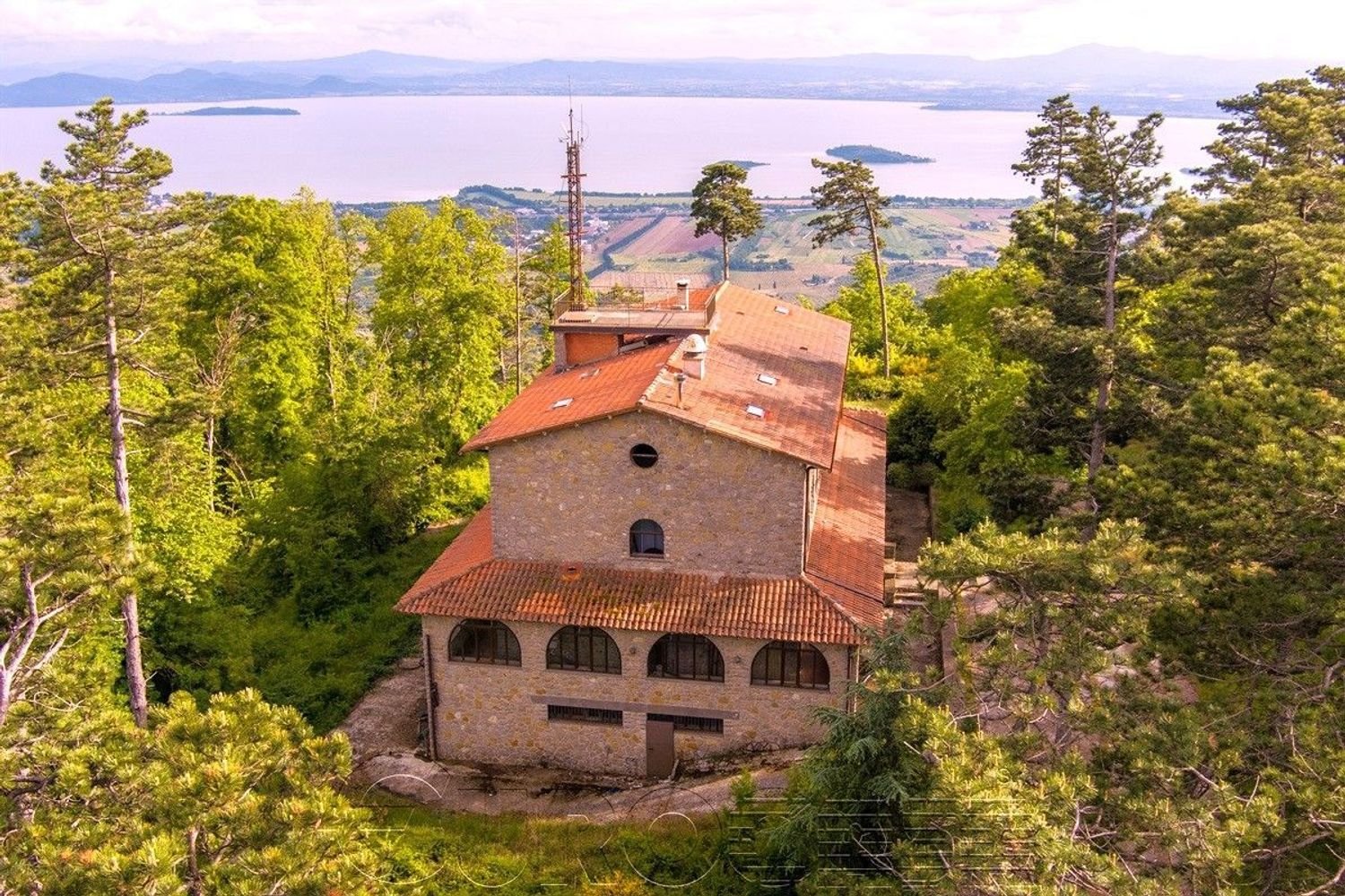 30 rooms House in Tuoro sul Trasimeno, Italy No. 76507