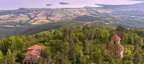 30 rooms House in Tuoro sul Trasimeno, Italy No. 76507 3