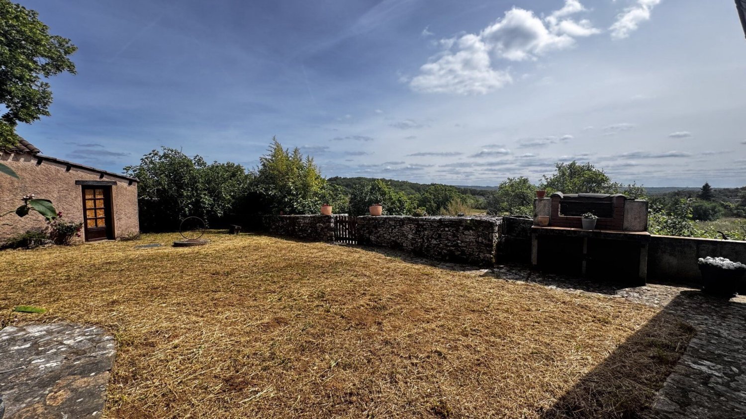 3 bedrooms House in Lot, France No. 289385