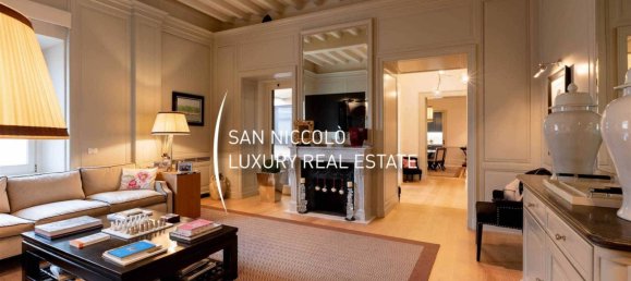 2 bedrooms Penthouse in Florence, Italy No. 209530 2