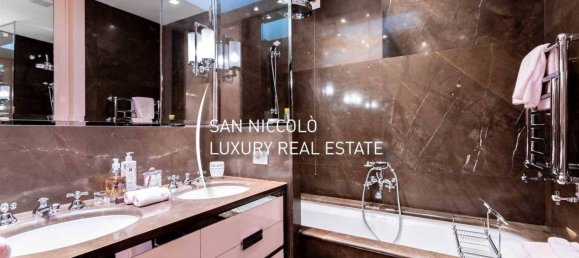 2 bedrooms Penthouse in Florence, Italy No. 209530 14